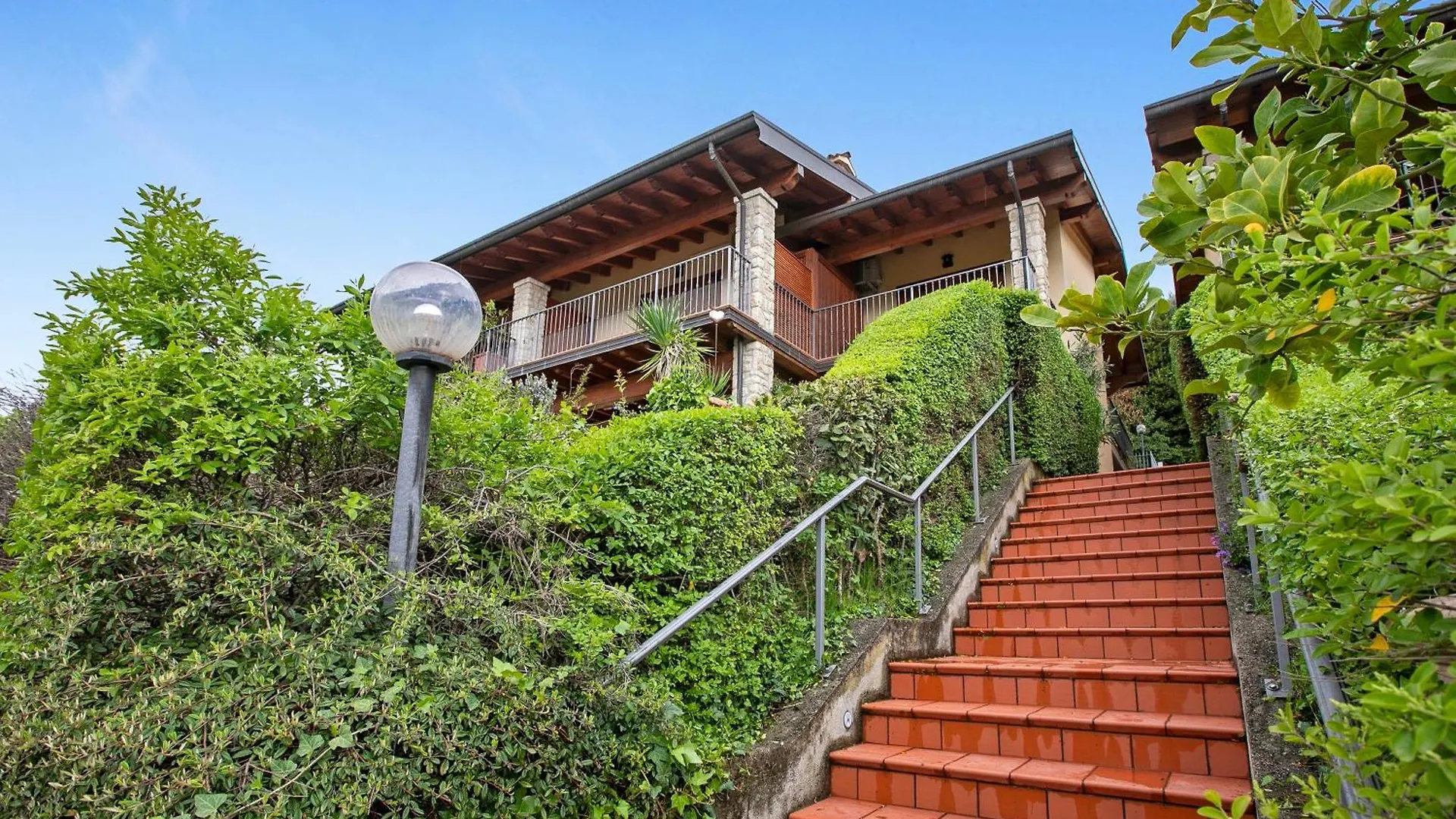 Grotten Loft With Lake View & Pool - Happy Rentals Toscolano Maderno 0*,  İtalya
